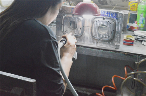 專業(yè)注塑模具廠家 專業(yè)注塑模具廠家