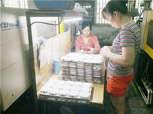 專業(yè)注塑模具廠家 專業(yè)注塑模具廠家